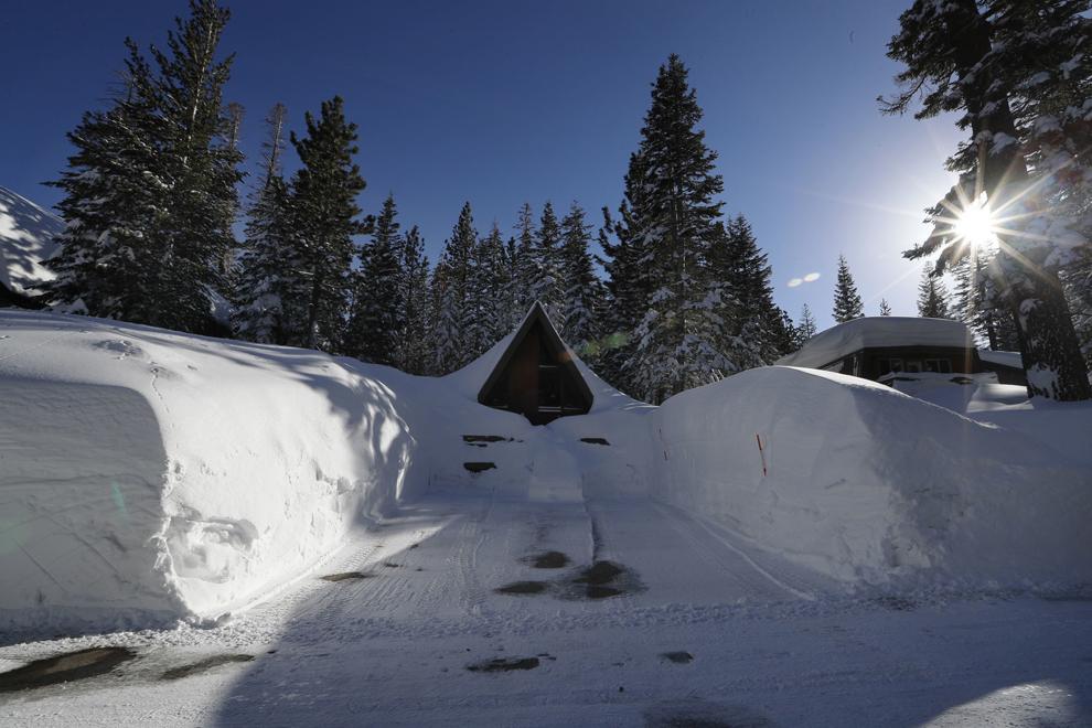 Photos of a 'Mammoth' snowfall California town gets hit with 10 feet