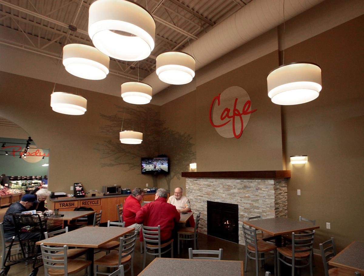 A second grocery store opens in Lake Mills State & Regional