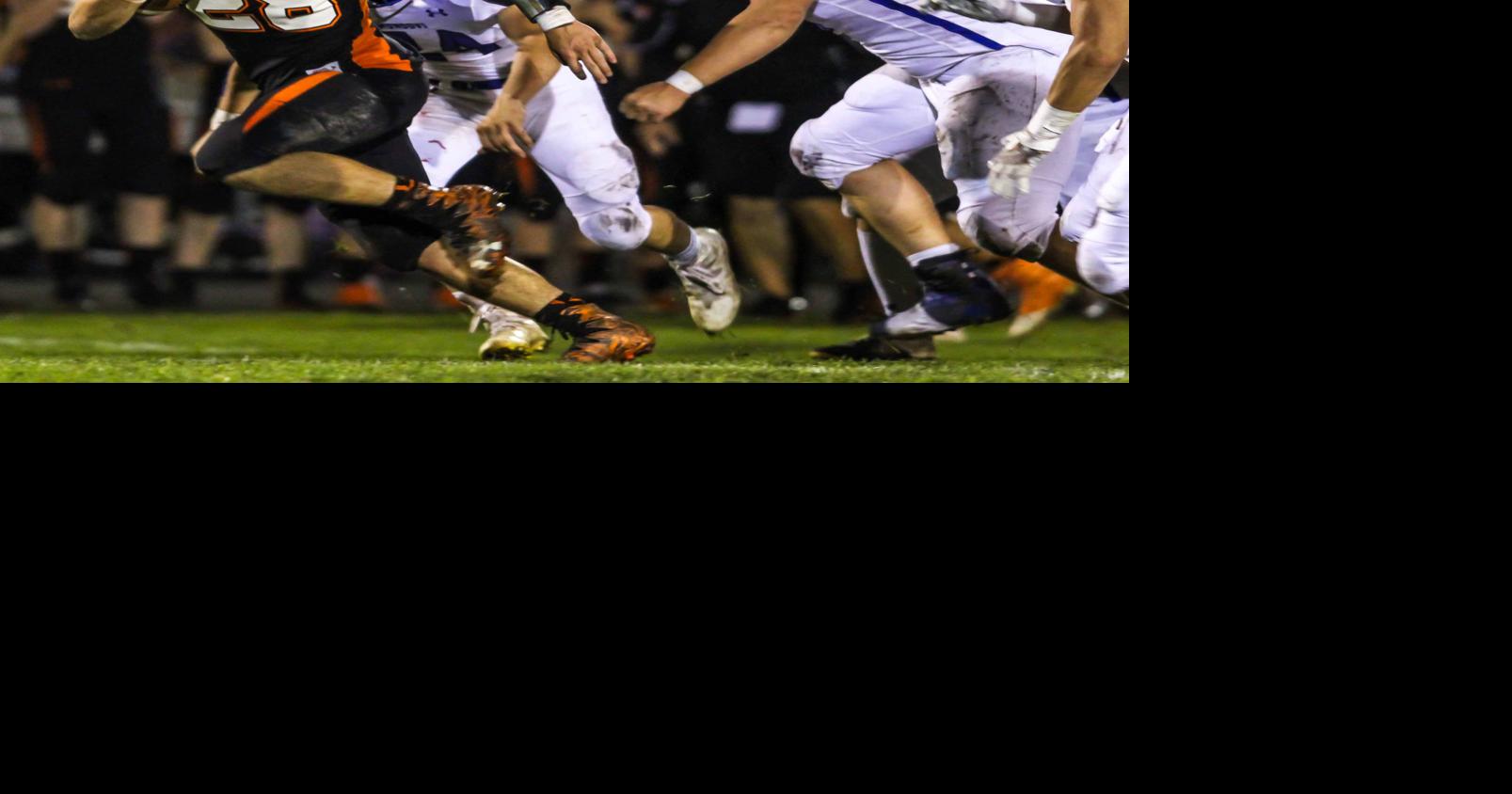 Elk Mound football finds a way against Mondovi