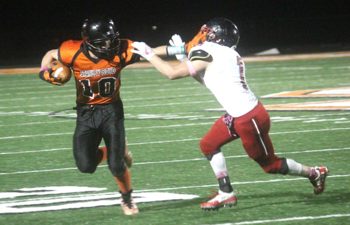 Prep Football Stanley Boyd Bulldozes Altoona To Clinch Cloverbelt