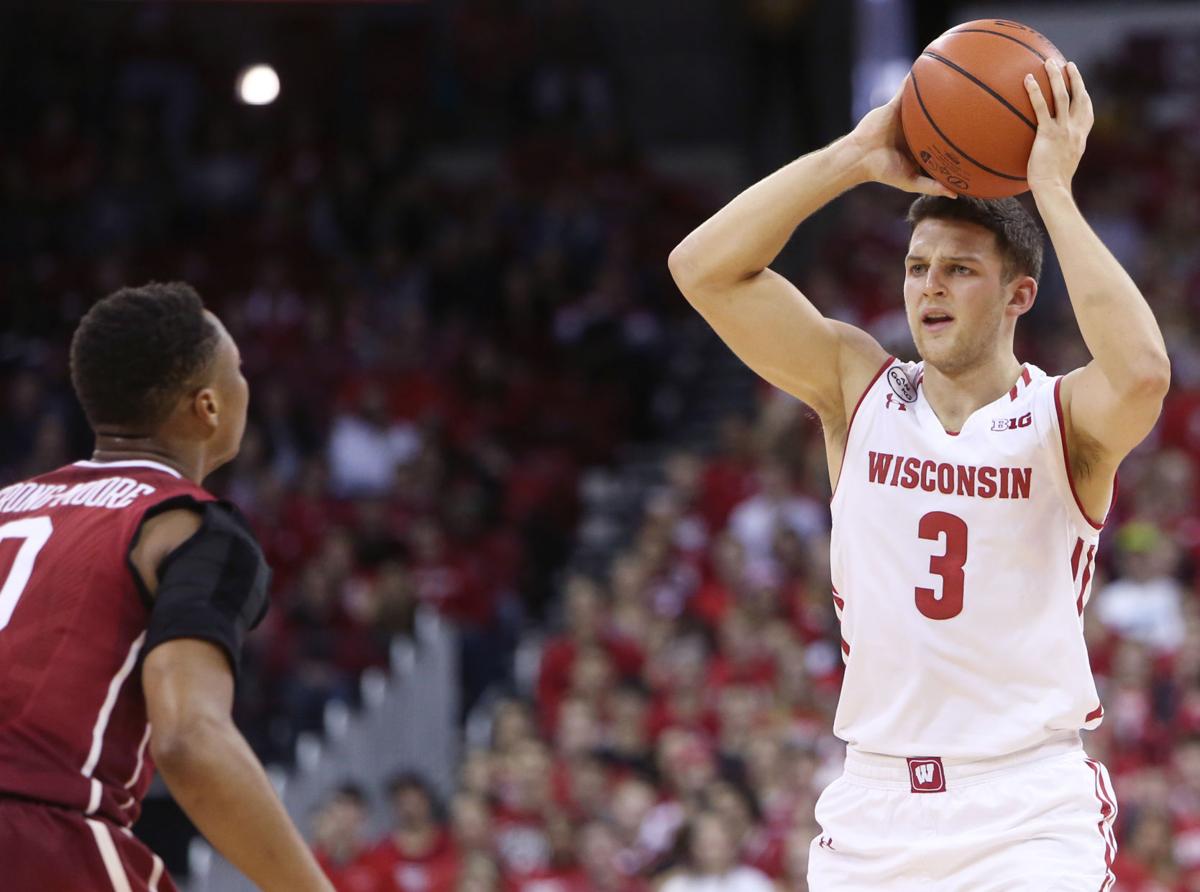 Badgers Men S Basketball Wisconsin Remains No 17 In Latest Ap