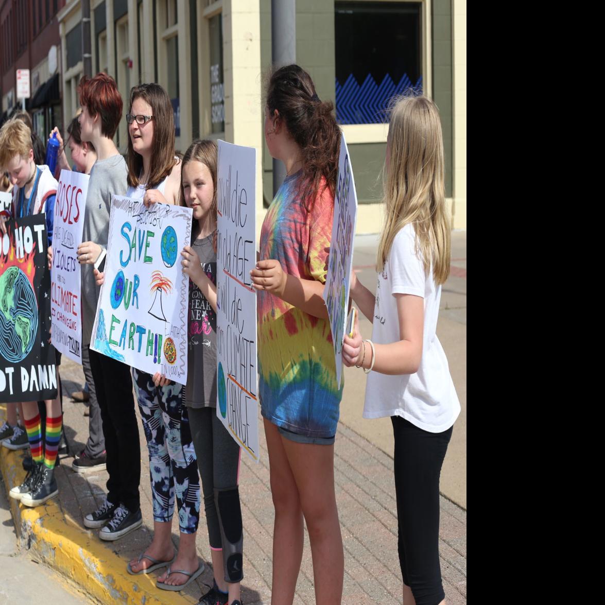 Menomonie Middle Schoolers Organize March To Protest Climate Change News Chippewa Com