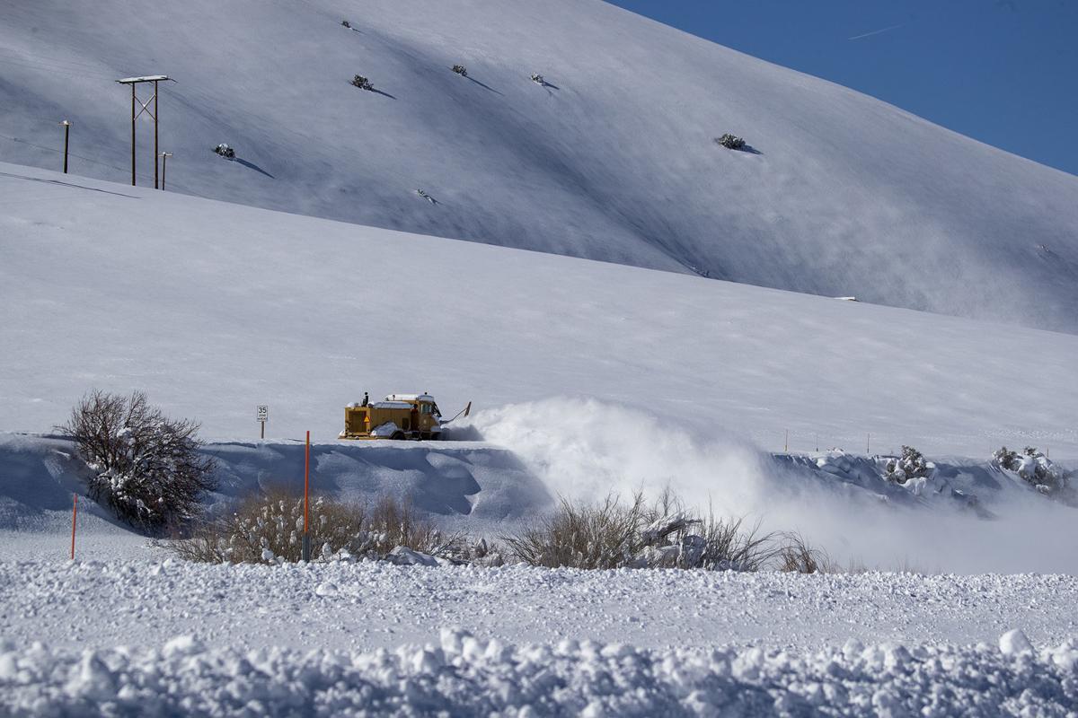 Photos of a 'Mammoth' snowfall California town gets hit with 10 feet