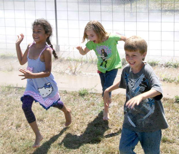 New Auburn kids keep cool with Jamboree Days water fights Local News