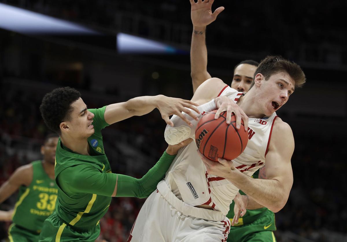 Wisconsin Badgers Season Ends With 72 54 Loss To Oregon Ducks In