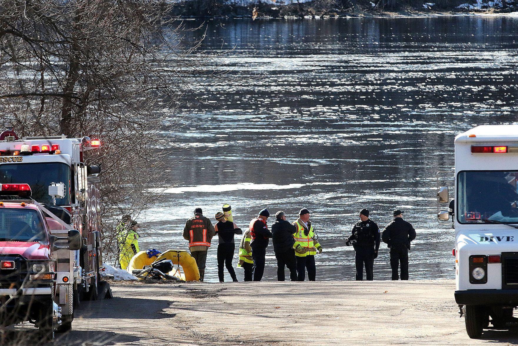 Man dies after vehicle was found in Chippewa River