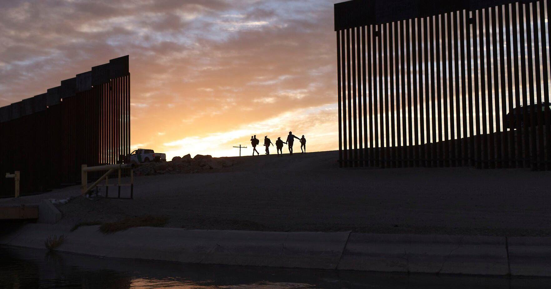 Wisconsin officials seek OK to drop border wall lawsuit - Vimarsana News