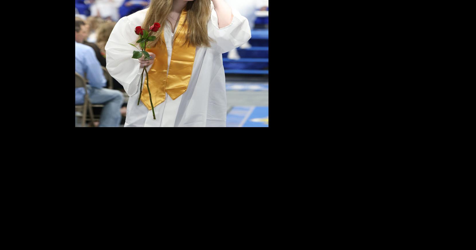 25 students graduate from Fairfield High School