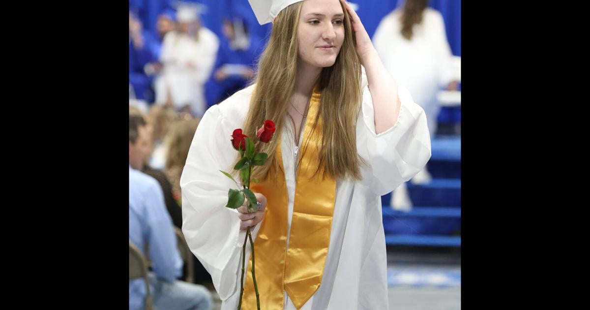 25 students graduate from Fairfield High School