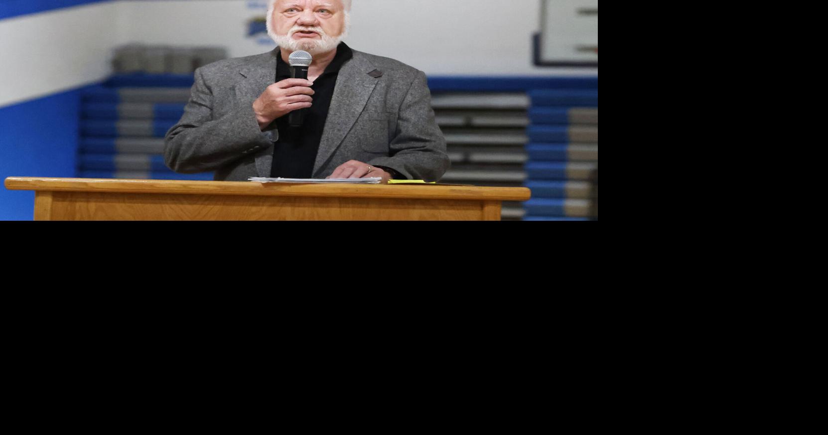 Holocaust survivor asks students to never forget