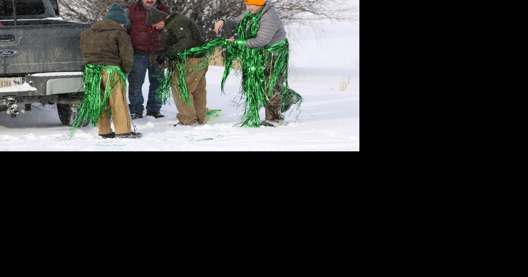 Enthusiastic golfers brave single digits to ice golf News