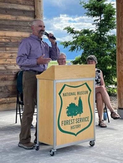 Munoz given USFS award for leadership | News | choteauacantha.com