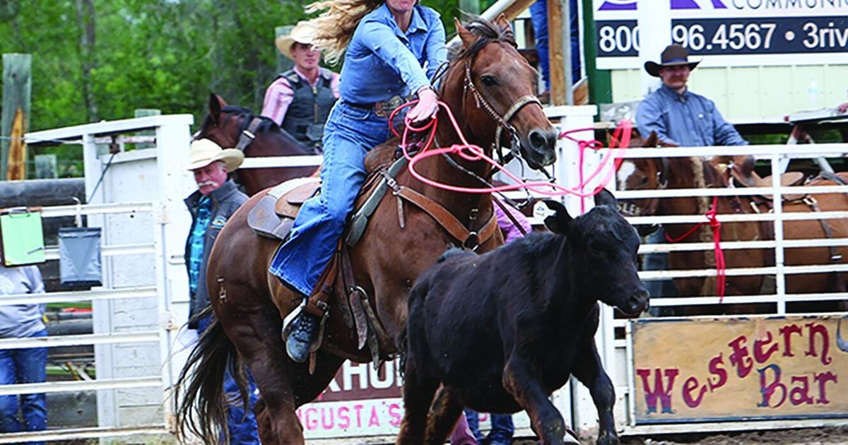 Rain doesn't deter rodeo fans