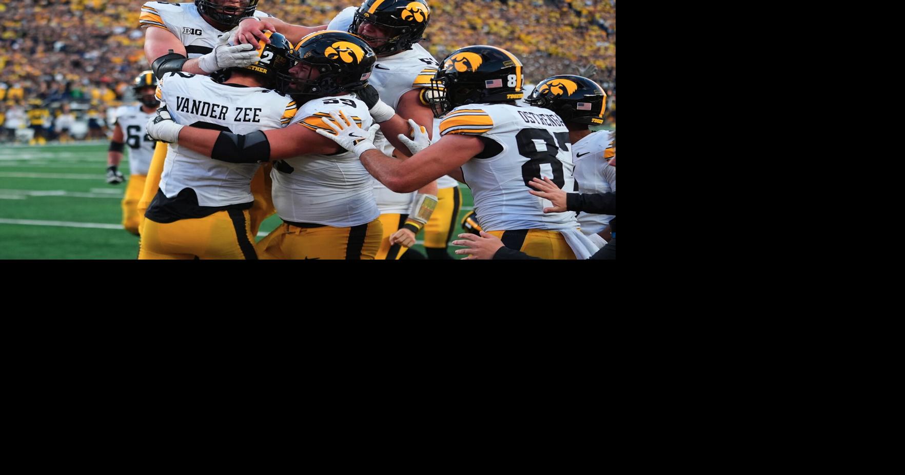 Sports weekend roundup: Upsets shake college football, NFL drama continues as MLB postseason field is set