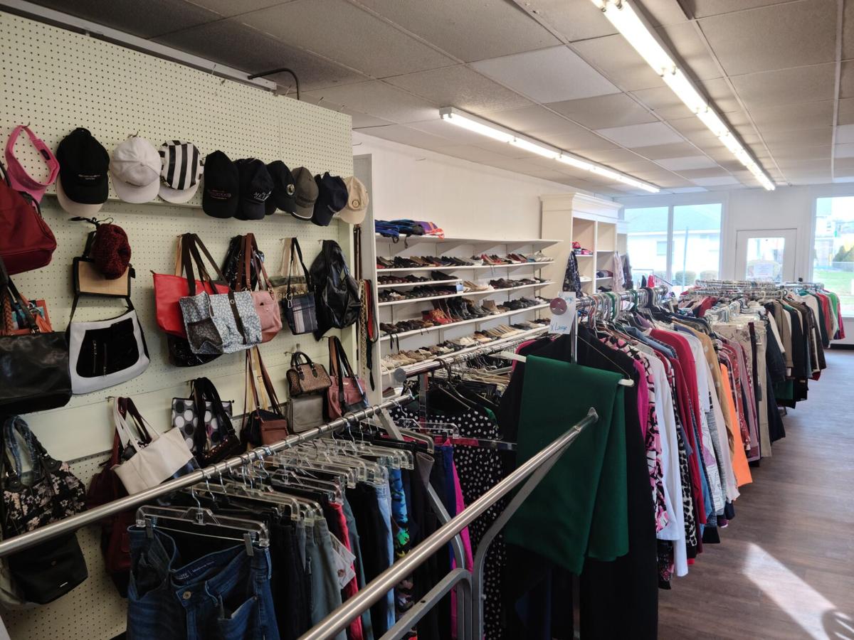 Free clothing store corners the market News