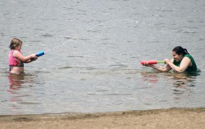 Ohio Beaches Reach High Levels Of Bacteria News Kamryn Poling And Jennie Zimmer Enjoy A Day At The Beach Deer Creek State Park On Thursday