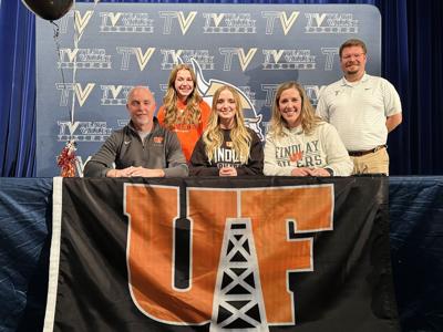 Audrey Keplar signs with Findlay