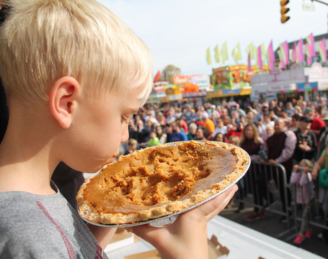 Pumpkin Pie Eating Contest