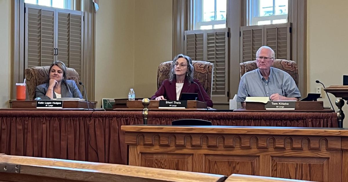 Council removes Chancey as Clerk News circlevilleherald com Council removes Chancey as Clerk News circlevilleherald com