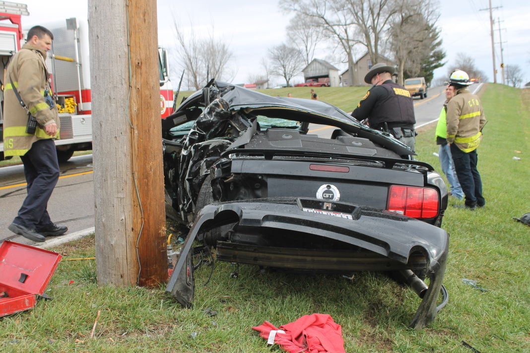 One man injured in single car crash | News | circlevilleherald.com