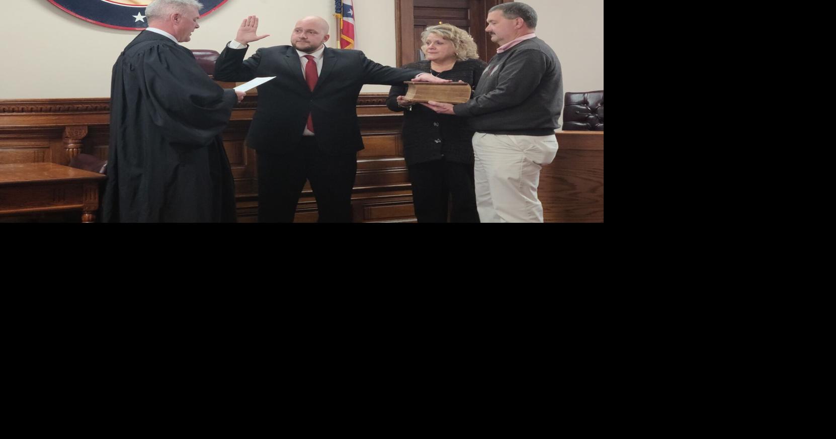 Davis sworn in as Clerk of Courts | News | circlevilleherald.com