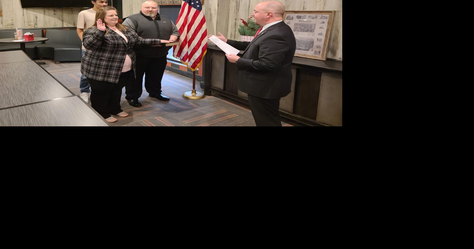 Blanton sworn in as Circleville Mayor | News | circlevilleherald.com