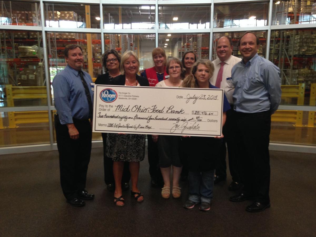 Kroger Cashiers Present Nearly 300 000 To Mid Ohio Foodbank