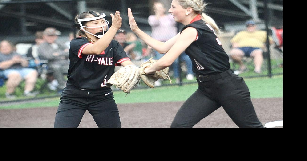 Snyder starring after position change for Lady Dawgs
