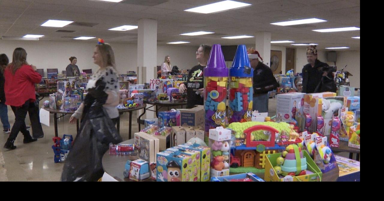 Akdar Shrine Hosts Christmas Party to Support Families in Need ...