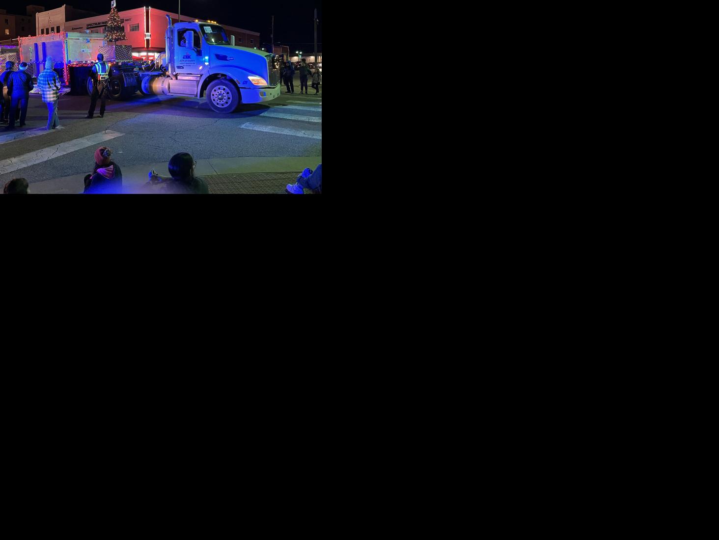 Christmas Parade rewards trains, lights, music News