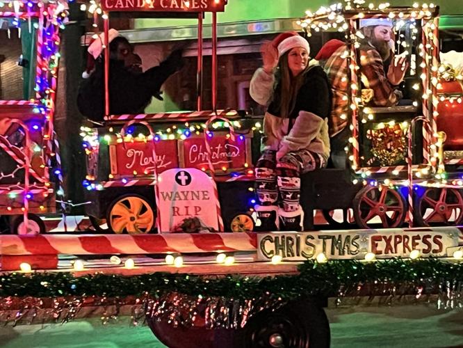 Christmas Parade rewards trains, lights, music News