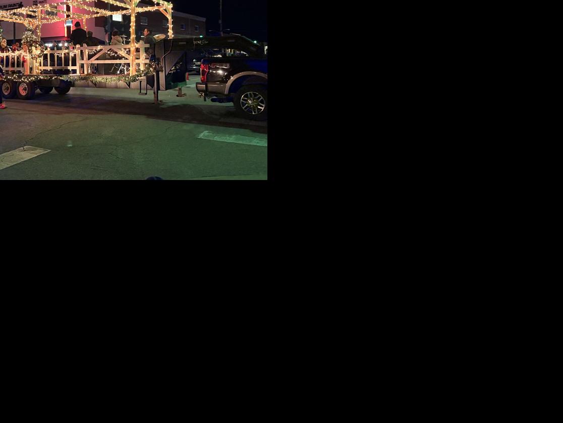 Christmas Parade rewards trains, lights, music News