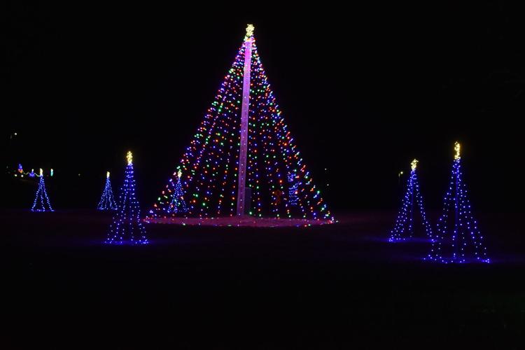 Claremore Lake lights up | News | claremoreprogress.com