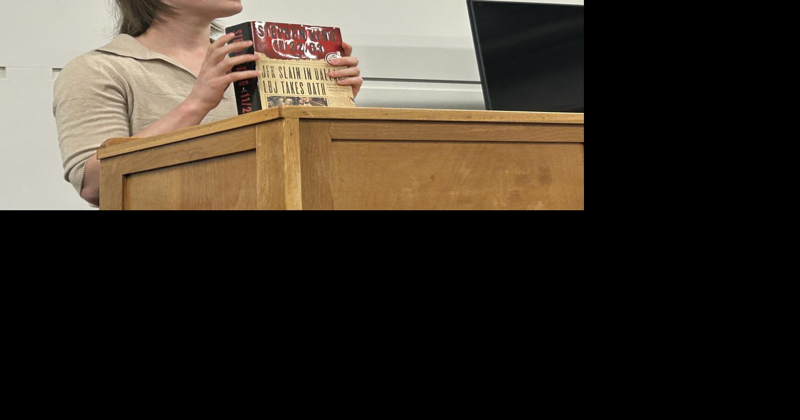 Community members discuss favorite books at Friends of Library meeting