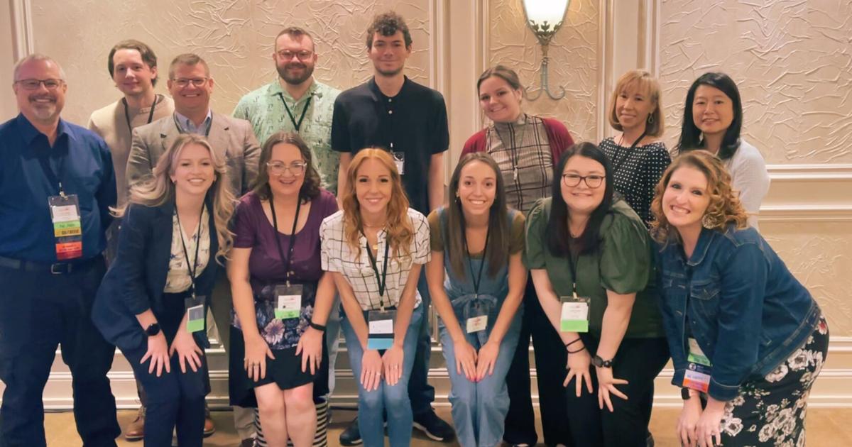 Psi Chi inducts largest class: Psychology honor society presents at research conference, plans service project | News Psi Chi inducts largest class: Psychology honor society presents at research conference, plans service project | News