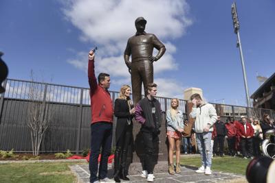 OU football: Bob Stoops soaks-in statue unveiling