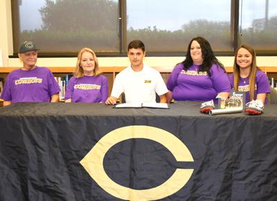 Cleburne S Lee Tyer Signs With Hardin Simmons Track Sports