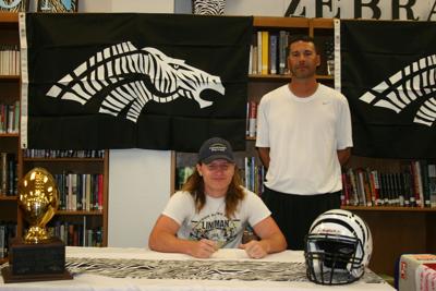 Zebras Leading Tackler Signs With Howard Payne University