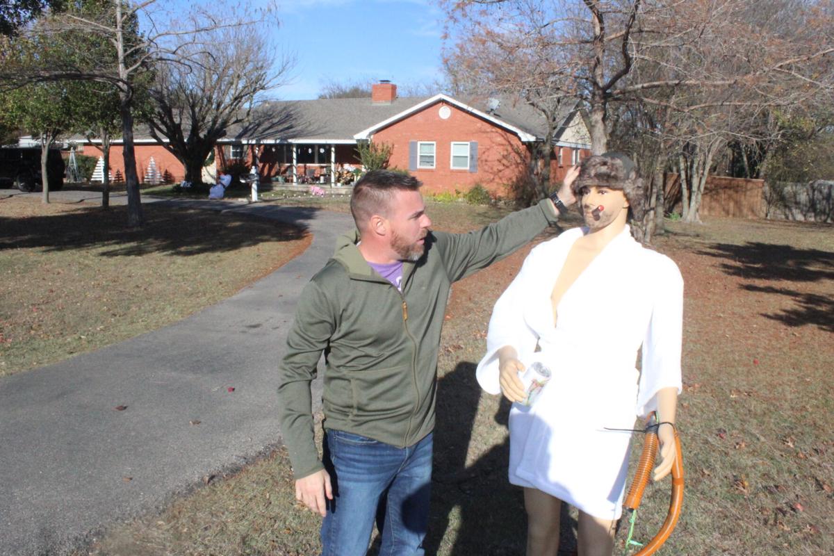 Cousin Eddie 2 0 Missing Statue Replaced With New Version For Christmas 2020 Local News Cleburnetimesreview Com