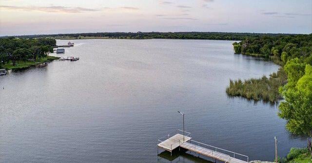 Firefighter's quick action saves three children on Alvarado lake