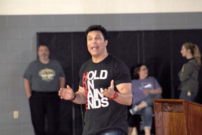 Former WWE wrestler visits Smith Middle School students ...