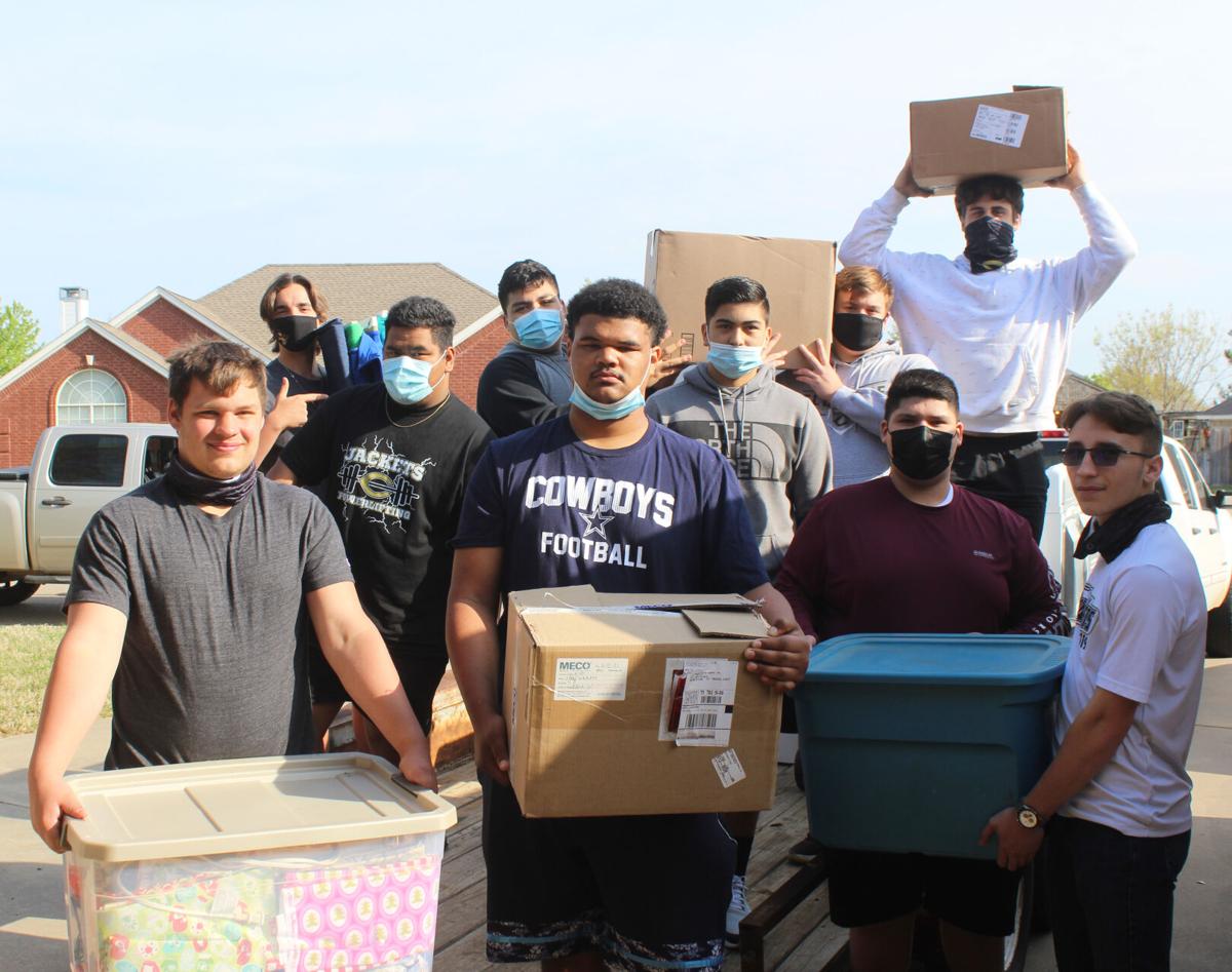 A Helping Hand Jacket Movers Help First Responder Transfer Houses Local News Cleburnetimesreview Com