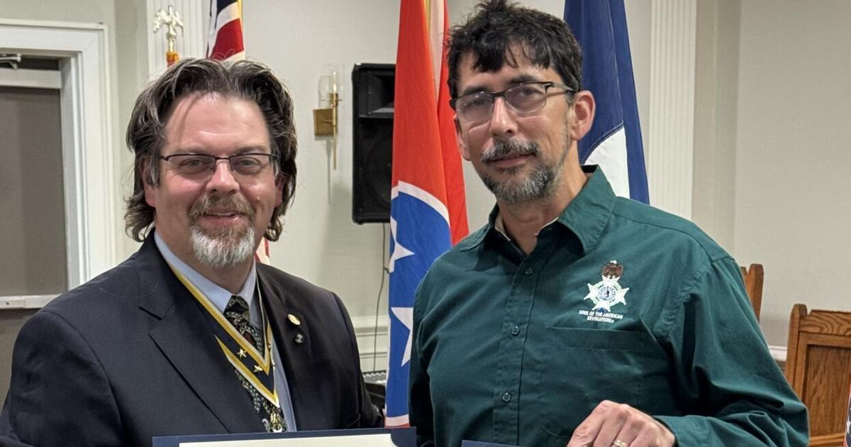 SAR presents certificates and medals