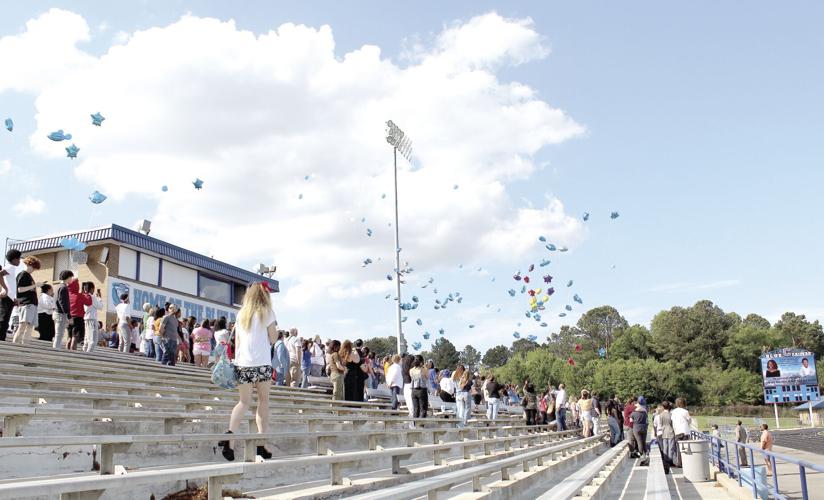 Cleveland High School holds vigil for two students killed in car crash ...