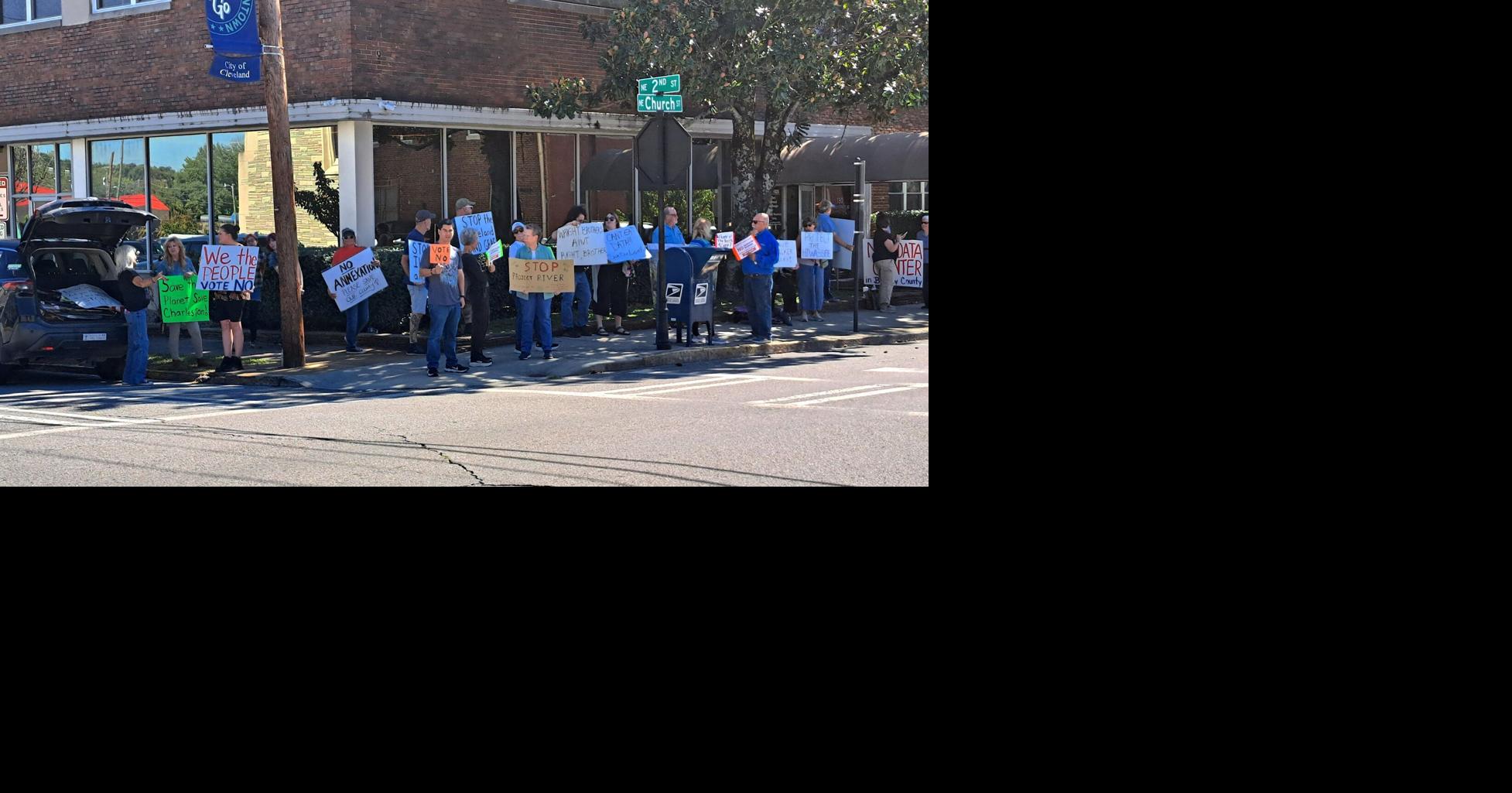 Protest in front of Cleveland City Hall PHOTO