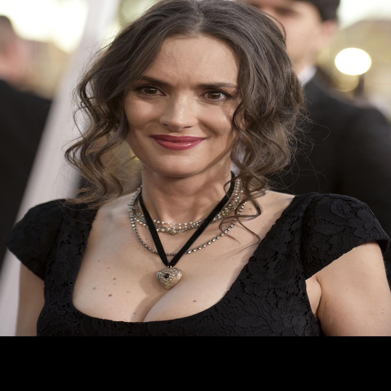 Winona Ryder Cried For 10 Hours Shooting A Scene In Stranger Things Unfiltered News From The Virtual Community Clevelandjewishnews Com