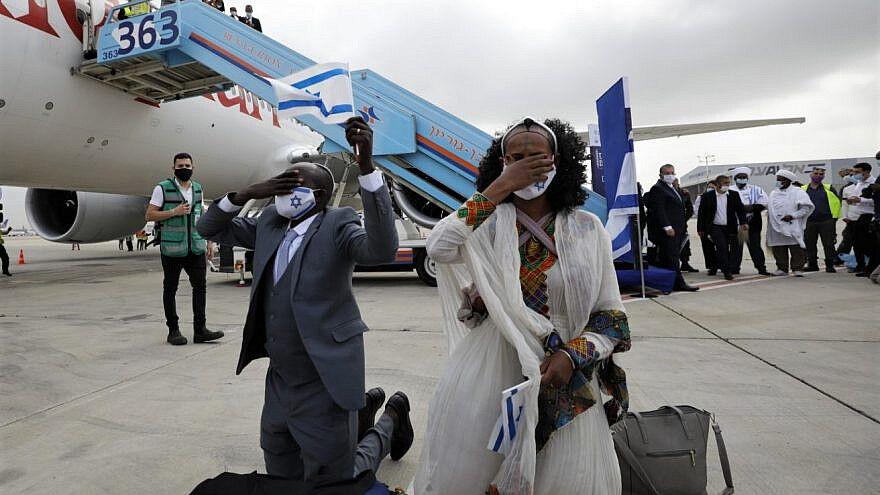 Nearly 300 Ethiopians arrive as new &lsquo;olim&rsquo; on final flight of &lsquo;Operation Tzur Israel&rsquo;