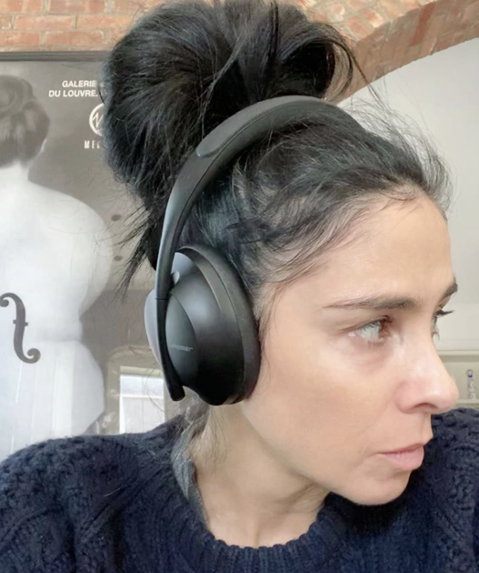 Sarah Silverman Is Embracing Her Gray Hair In These Manic Times Unfiltered News From The Virtual Community Clevelandjewishnews Com