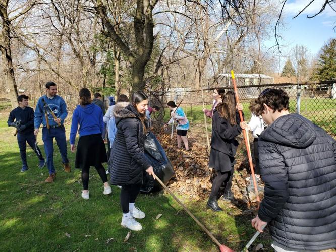 Fuchs Mizrachi School has 'Grade Trip Day' | In the Community |  clevelandjewishnews.com