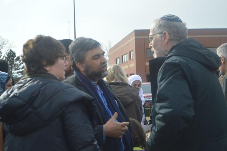 Rabbis, other Jews among 300 at Solon vigil for Muslim community ...